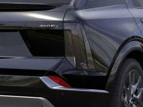 New 2025 Cadillac Optiq Luxury 1 image 11