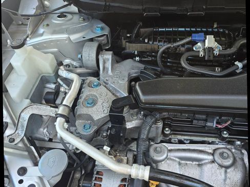 Used 2017 Nissan Rogue SV FWD image 27