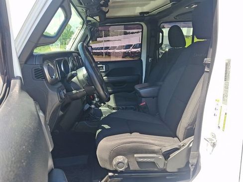 Used 2018 Jeep Wrangler Unlimited Sahara AWD/4WD image 13