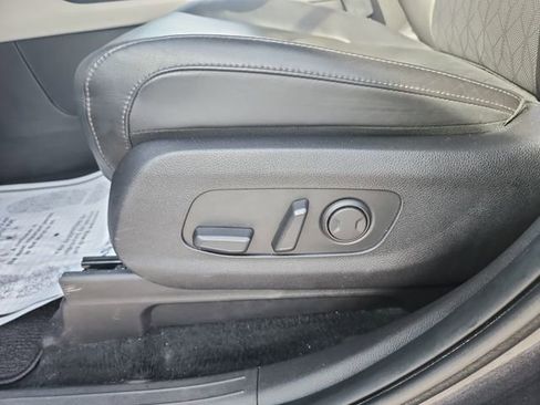 Used 2024 Kia Carnival LX FWD image 15