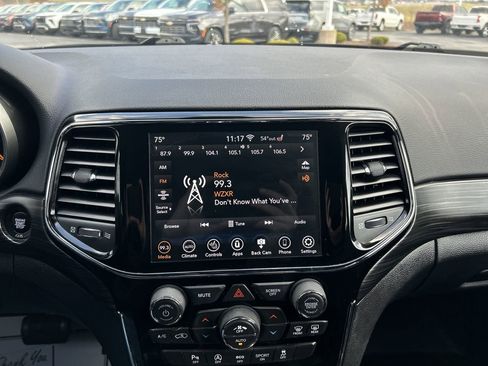 Used 2020 Jeep Grand Cherokee Altitude image 26