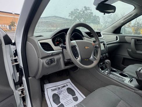 Used 2017 Chevrolet Traverse LT image 6