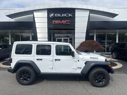 Used 2023 Jeep Wrangler Unlimited w/ Sun & Screen Package AWD/4WD image 38
