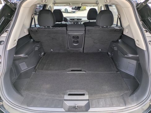 Used 2019 Nissan Rogue SV w/ Premium Package AWD/4WD image 11