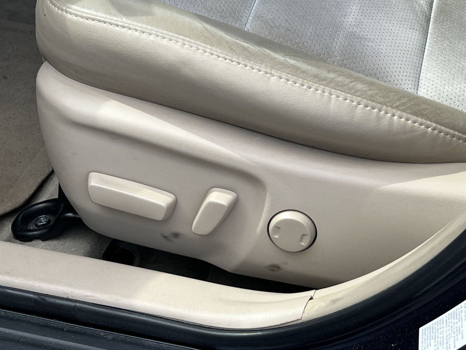 Used 2014 Toyota Camry XLE w/ Leather Package FWD image 10