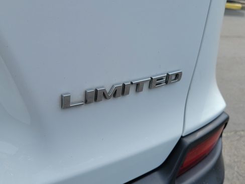 Used 2019 Jeep Cherokee Limited AWD/4WD image 6