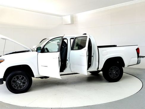 Used 2023 Toyota Tacoma SR5 AWD/4WD image 10