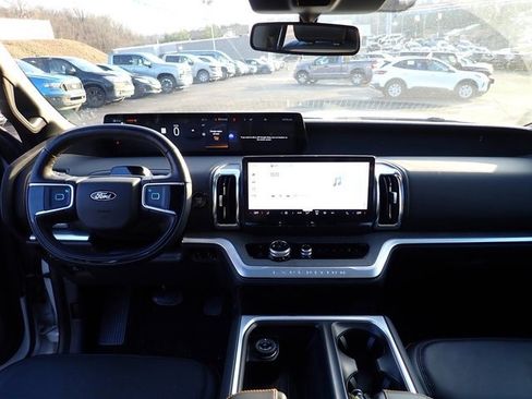 Used 2025 Ford Expedition Tremor image 21