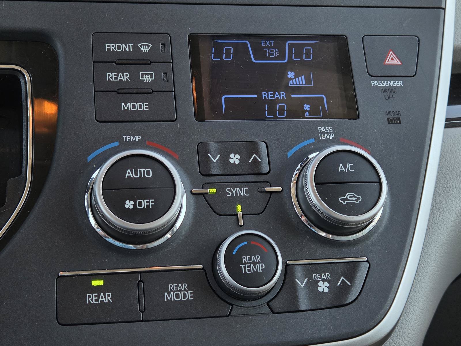 Used 2020 Toyota Sienna XLE FWD image 16