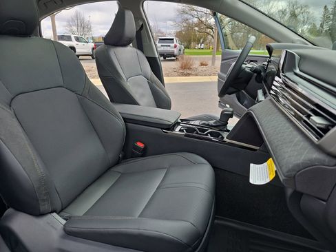 Used 2026 Toyota Camry XLE w/ Premium Plus Package image 13