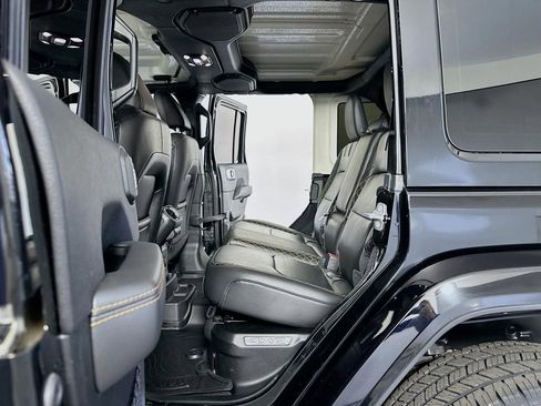 Used 2021 Jeep Wrangler Unlimited Sahara image 32