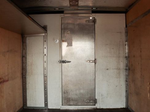 Used 2015 Chevrolet Express 4500 image 10