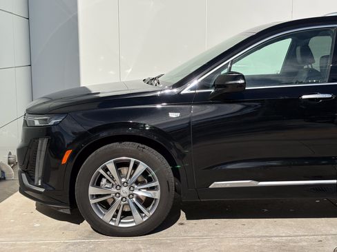 Certified 2025 Cadillac XT6 Premium Luxury AWD/4WD image 5