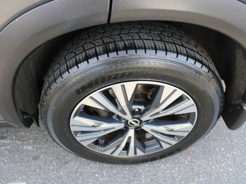 Used 2022 Nissan Rogue SV w/ SV Premium Package image 19