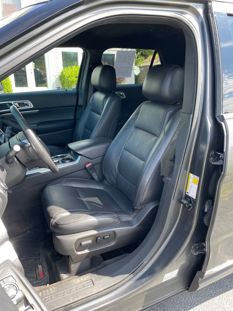 Used 2015 Ford Explorer XLT w/ Equipment Group 202B FWD image 16