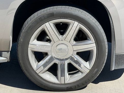 Used 2018 Cadillac Escalade ESV Luxury AWD/4WD image 6