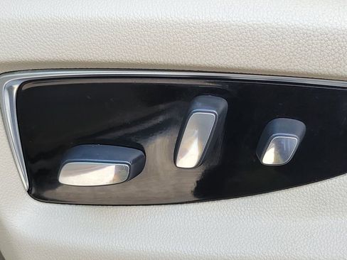 Used 2019 Cadillac Escalade Luxury image 24