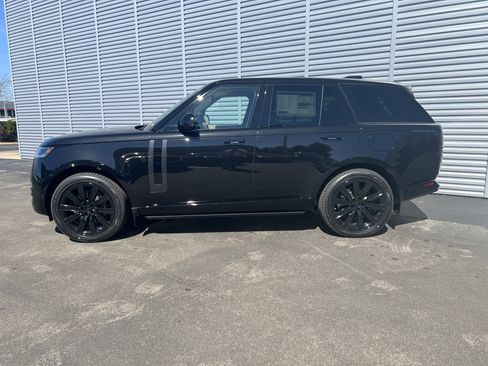 New 2026 Land Rover Range Rover SE image 2