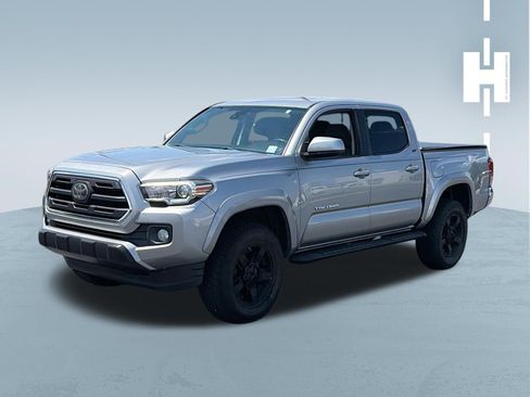 Used 2018 Toyota Tacoma SR5 RWD image 2