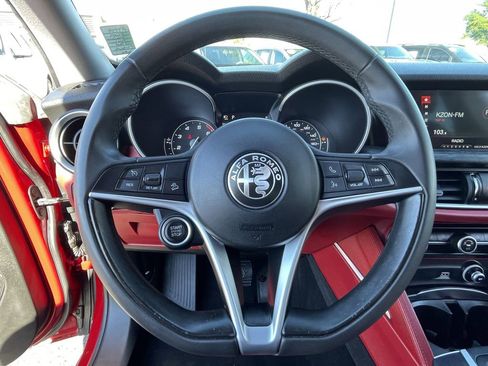 Used 2019 Alfa Romeo Stelvio image 24