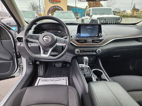 Used 2024 Nissan Altima 2.5 SV image 12