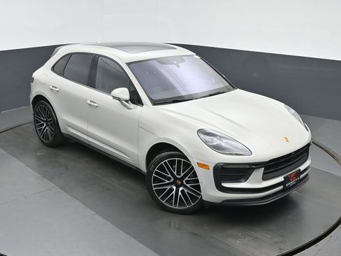 Used 2022 Porsche Macan AWD/4WD image 33