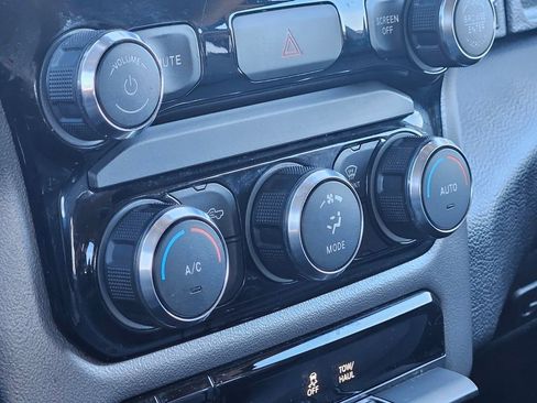 Used 2019 RAM 1500 Big Horn image 19