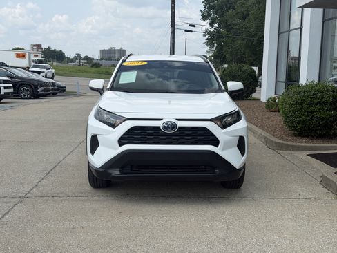 Used 2021 Toyota RAV4 LE AWD/4WD image 19