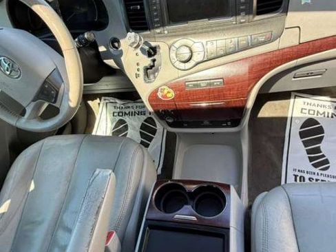 Used 2011 Toyota Sienna XLE w/ Premium Pkg FWD image 9