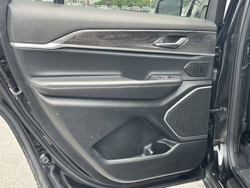 Used 2021 Jeep Grand Cherokee L Limited AWD/4WD image 18