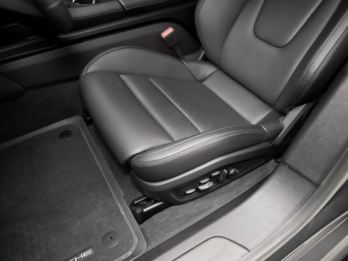 Used 2023 Porsche Taycan GTS image 60