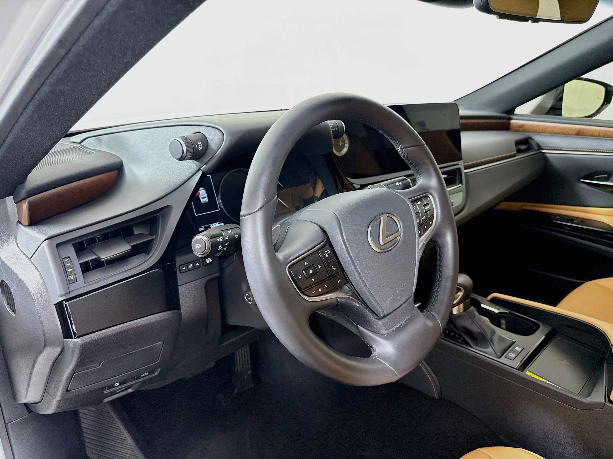 Certified 2025 Lexus ES 300h w/ Premium Package FWD image 9