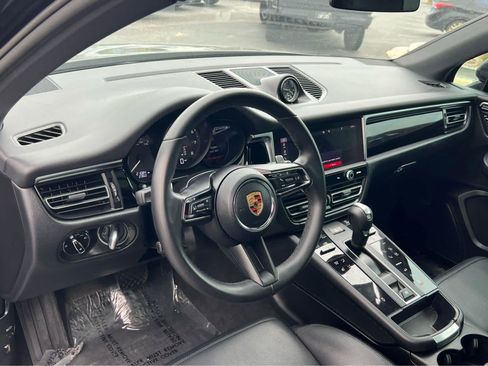 Used 2024 Porsche Macan AWD/4WD image 29