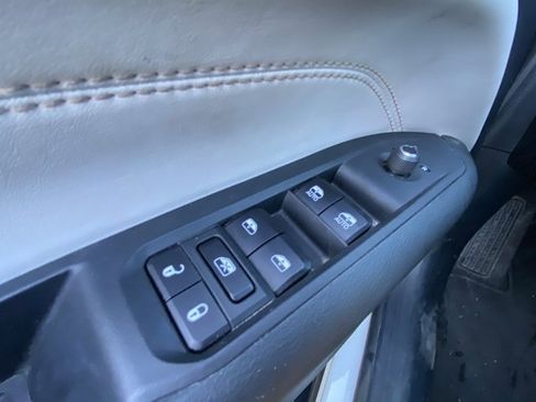 Used 2024 Jeep Compass Limited image 17