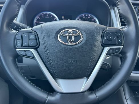 Certified 2019 Toyota Highlander XLE AWD/4WD image 23