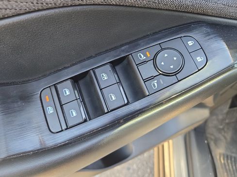 Used 2023 Nissan Rogue S FWD image 17