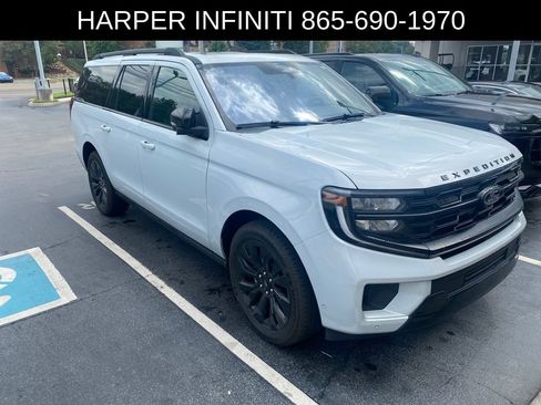 Used 2025 Ford Expedition Max Platinum w/ Stealth Appearance Package AWD/4WD image 4
