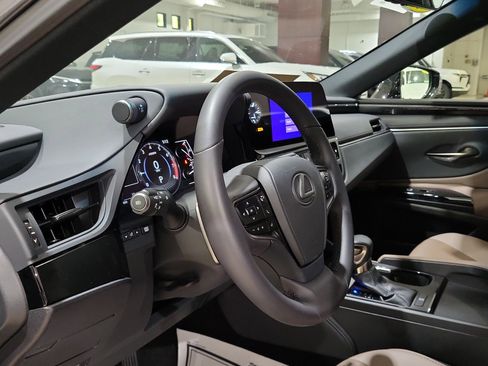 Used 2023 Lexus ES 350 image 9