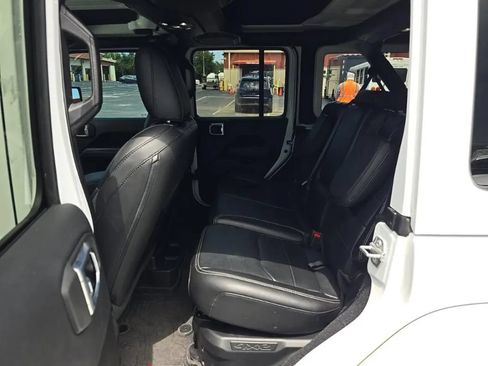 Used 2021 Jeep Wrangler Unlimited Sahara AWD/4WD image 13