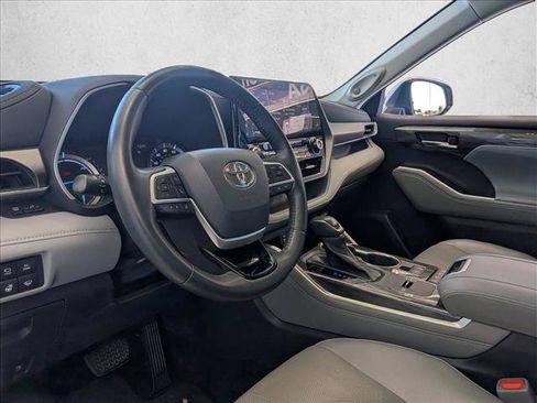 Used 2022 Toyota Highlander Limited AWD/4WD image 9