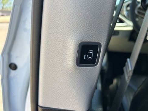 Used 2023 Chrysler Pacifica Touring-L FWD image 40