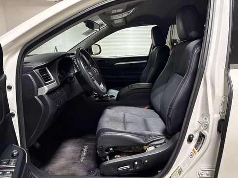 Used 2015 Toyota Highlander Plus AWD/4WD image 19