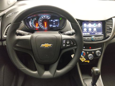Used 2020 Chevrolet Trax LS FWD image 22