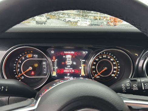 Used 2023 Jeep Wrangler Unlimited Sahara image 20