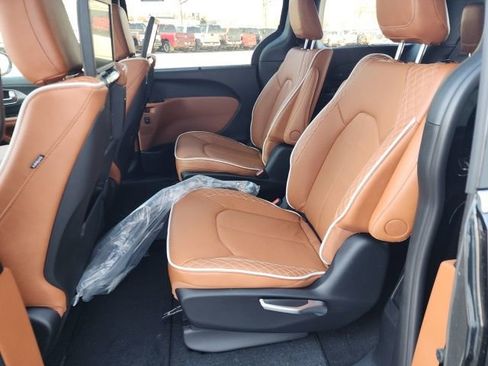 New 2026 Chrysler Pacifica Pinnacle image 19