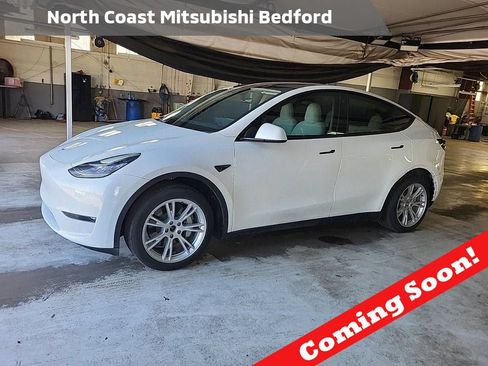Used 2023 Tesla Model Y Long Range AWD/4WD image 1