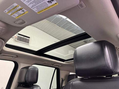 Certified 2023 Ford Expedition XLT image 7