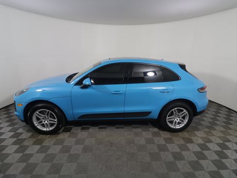 Used 2021 Porsche Macan image 2