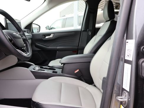 Certified 2025 Ford Escape Platinum image 23