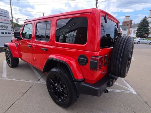Certified 2025 Jeep Wrangler Unlimited Sahara w/ Safety Group AWD/4WD image 9